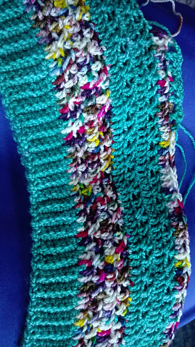 Attempt no. 2, trying stripes of 4 rows wide. Not good either, as slightly thicker than the band...