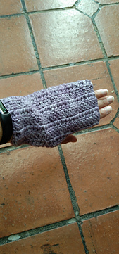 Rows run parallel to fingers.