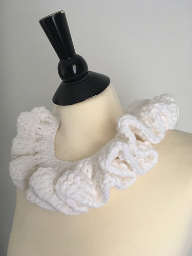 Clown Ruff - Slipstitch Hollow