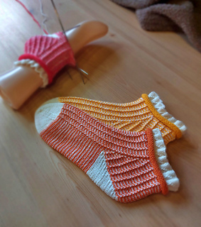 Ravelry: Walking On Sunshine pattern by Bernadett Hegedüs