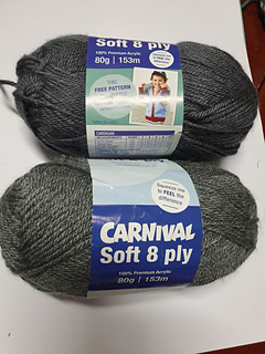 2 versions showing shiny yarn at top