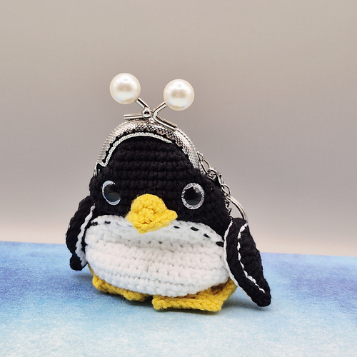 Babe the Penguin Keyring Purse