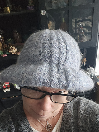 Vinterlue med en kant - Woolly Wiccan