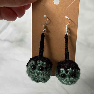 Halloween-themed Frankenstein earrings crochet tutorial