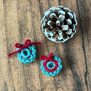 Tiny Christmas Wreath crochet pattern easy