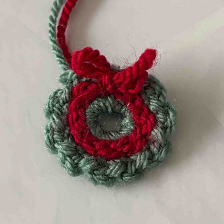 Tiny Christmas Wreath crochet pattern easy