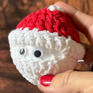 Peeking Santa Bauble Crochet Pattern
