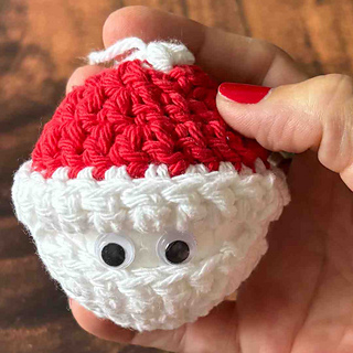 Peeking Santa Bauble Crochet Pattern