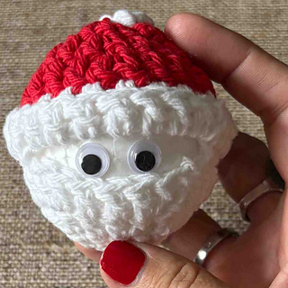 Peeking Santa Bauble Crochet Pattern