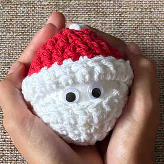 Peeking Santa Bauble Crochet Pattern