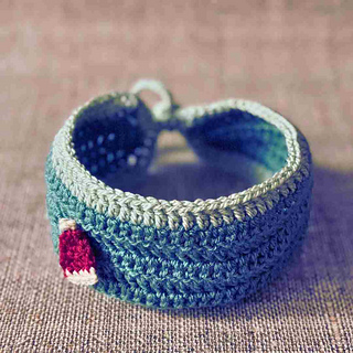 Simple Christmas headband crochet pattern for beginners