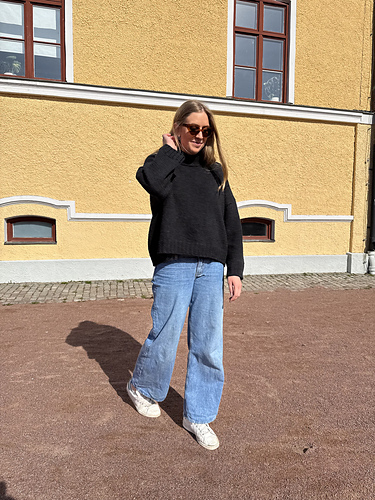 Boxy babe sweater