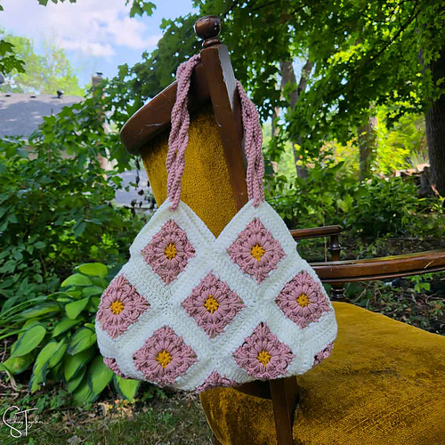 Fountain Blossom Granny Square Bag