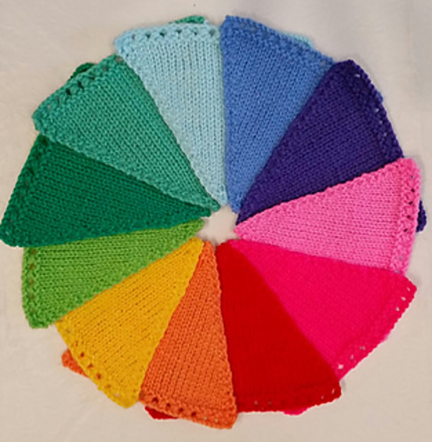 Ravelry Triangular bunting flags pattern by Stitchylinda Designs