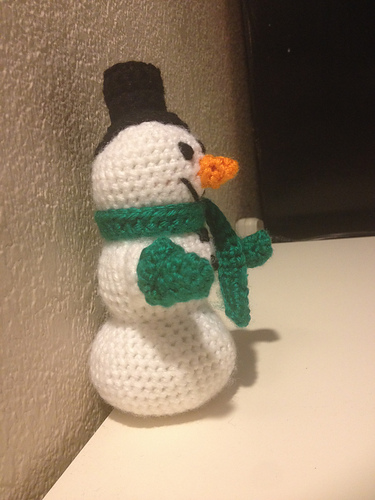 Snowman with mittens photo 2