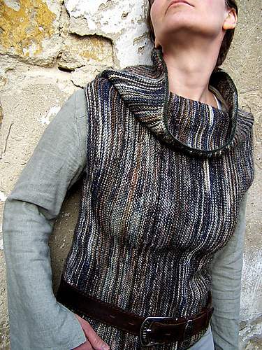 NAKED LANDS vest photo 7
