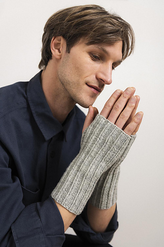Leeds - fingerless mittens photo 1