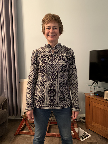 334-01 Peace Jubileumsgenser - bySweaterKnitter