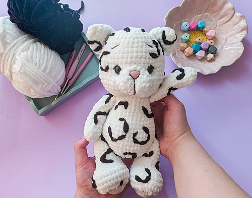 Snowy the snow leopard plushie