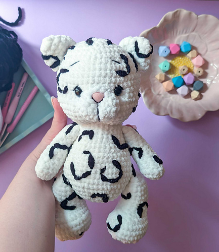 Ravelry: Snowy the snow leopard plushie pattern by Swecraftcorner