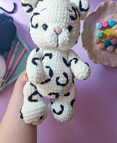 Ravelry: Snowy the snow leopard plushie pattern by Swecraftcorner