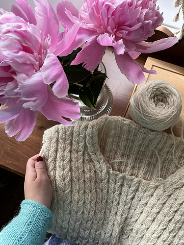 Ravelry: Sweetgrass Sweater pattern by TRICOT MERINGUE