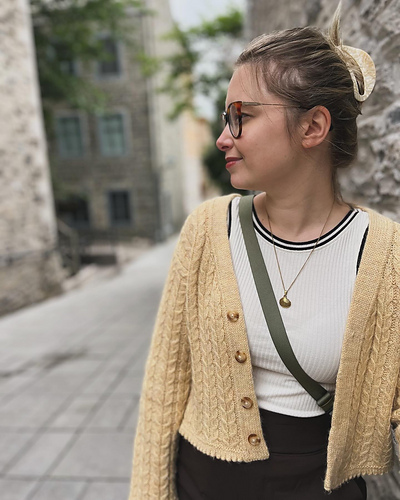 Ravelry: Sweetgrass Cardigan pattern by TRICOT MERINGUE