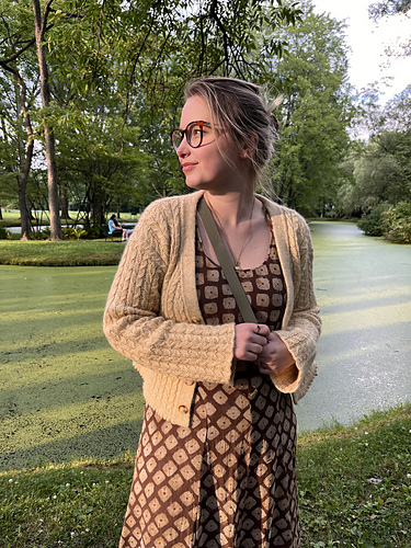 Ravelry: Sweetgrass Cardigan pattern by TRICOT MERINGUE