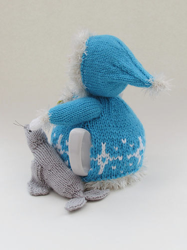 Eskimo Pike: Tea Cosy - Susan Cowper