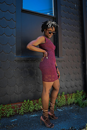 34" bust, 39" hips Wearing a size 1

Color: Full Bodied Beaver