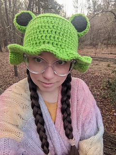 Frog Bucket Hat pattern by Kaye Ferguson