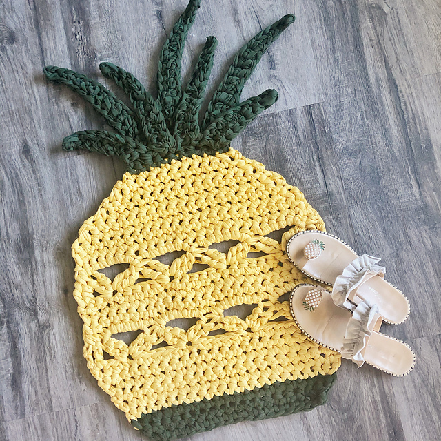 Ravelry Pineapple Rug pattern by Sarah A Plush Pineapple