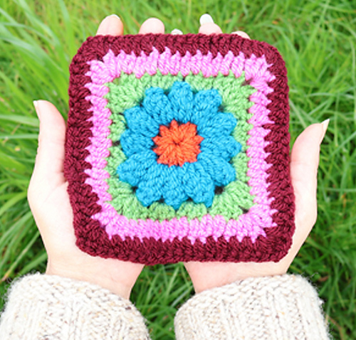 Lliw Flower Square