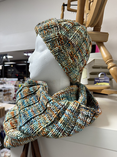 HOWL, A Hat & Cowl Pattern photo 2