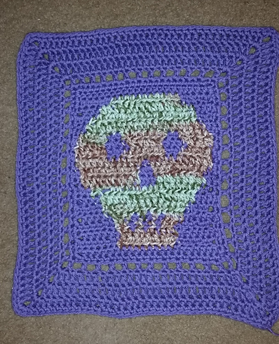 Skull Granny Square photo 4