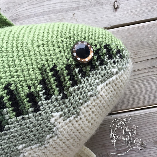 Stor bassfisk pute - Victoria Stewart