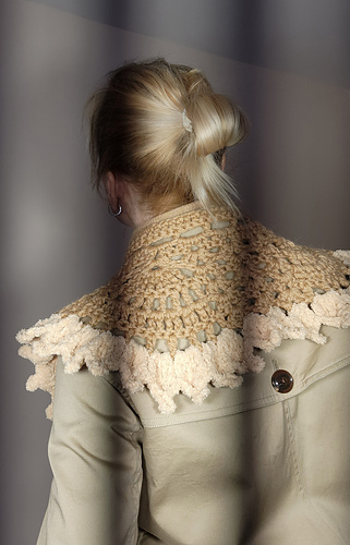 Trendy Peter Pan collar DIY accessory styled for a romantic, vintage-inspired fashion look