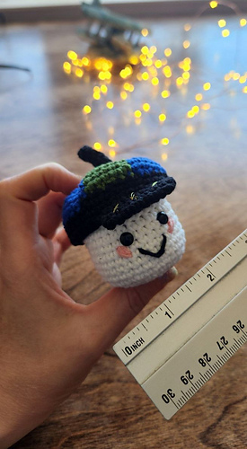 Astronaut Gift DIY

Moon crochet pattern. Size 3 inch wide