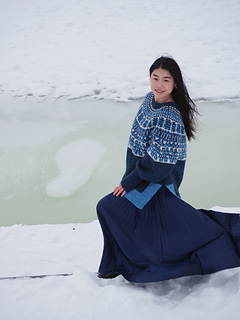 Inspired by Qing dynasty court clothing, the sweater matches well with long dress