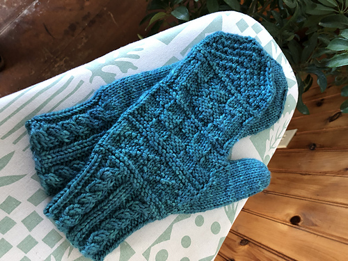 Ravelry: Granny Glitten's Mittens pattern by Becky Greene