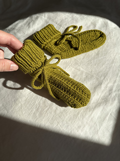 Ravelry: Cardamom Booties pattern by TwinKnits
