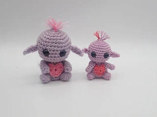 Left: Red Heart Super Saver & 2.75mm hook Right: Scheepjes Catona & 2.25mm hook