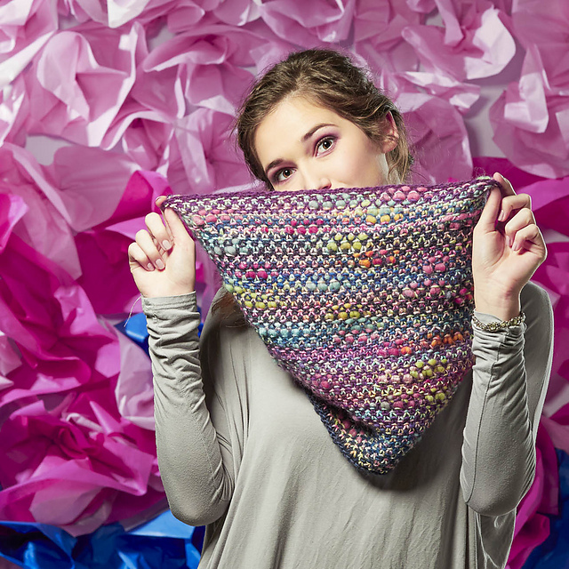 Hanasaku Cowl (Knit)