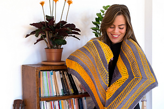2 Color version, shown in Monokrom Worsted #4064 and #4053