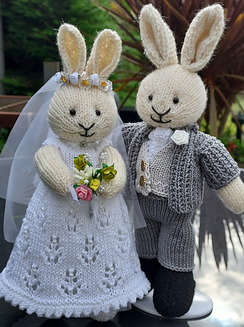 Ravelry: Valerie321's Amy's wedding bunnies