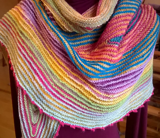 Ravelry: Oscillating Almond Shawl pattern by Xandy Peters