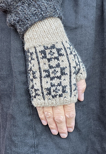 Idunn fingerless mittens