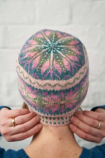 Learn to catch in floats while knitting this stunning hat by Janette Budge.