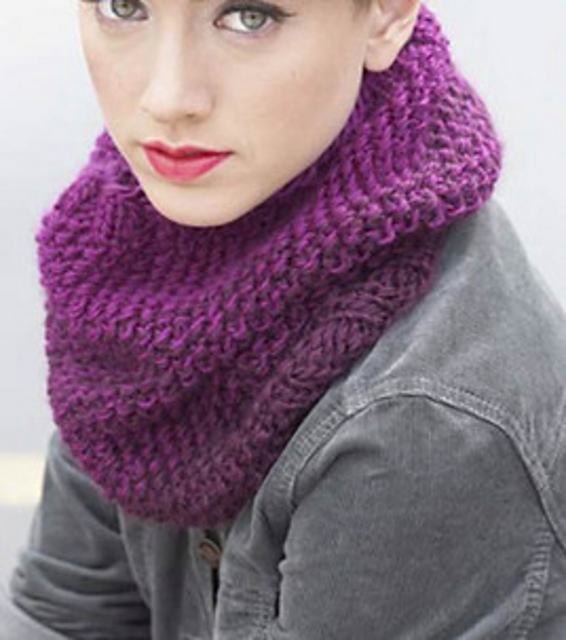 Ravelry: Fader Seed Stitch Ombré Cowl pattern by Vickie Howell