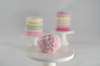 Beret with a knotted cable at the front